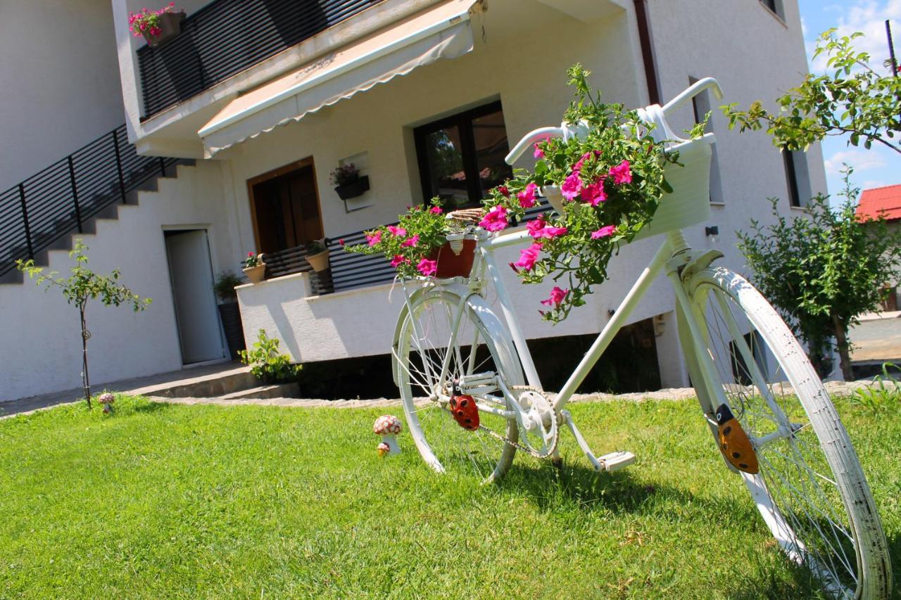 Belov Rooms And Apartments Demir Kapija Exterior foto