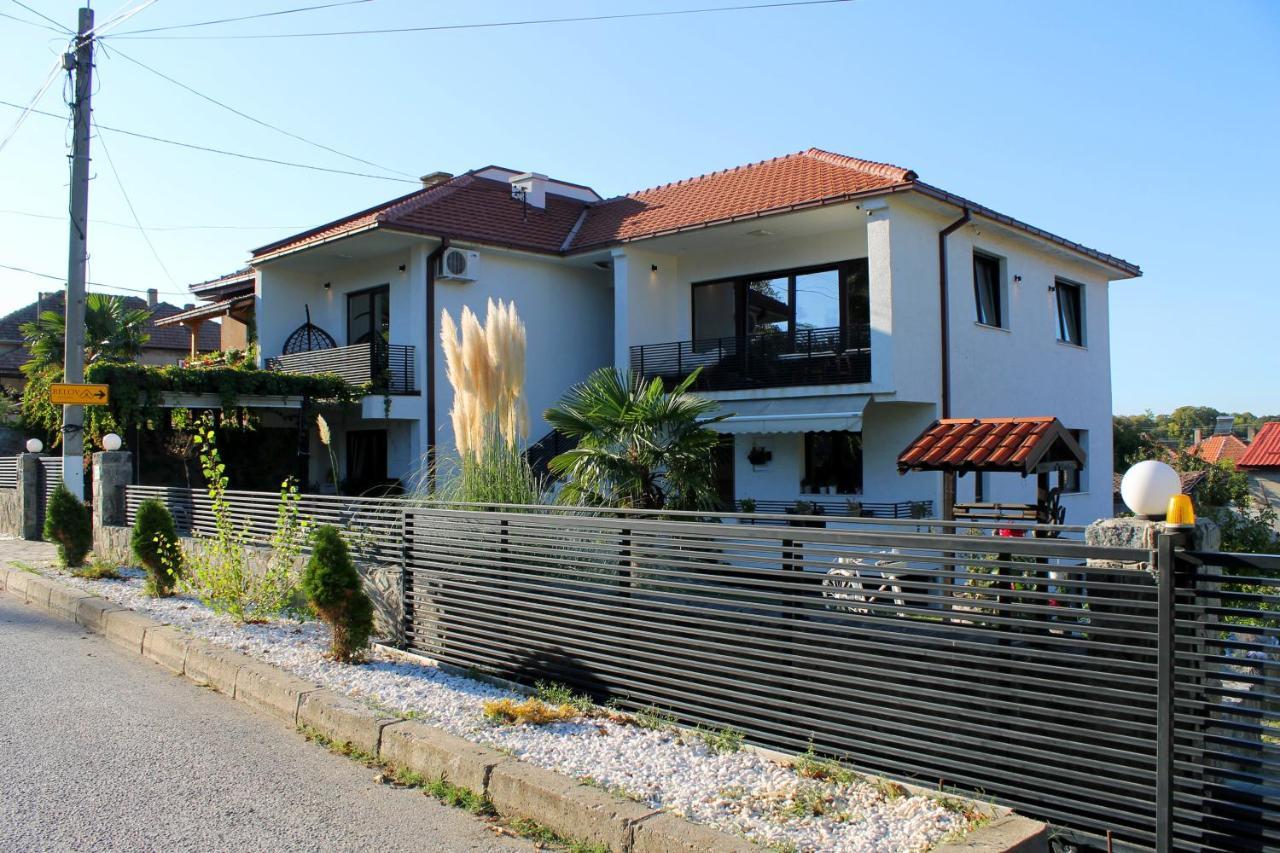 Belov Rooms And Apartments Demir Kapija Exterior foto